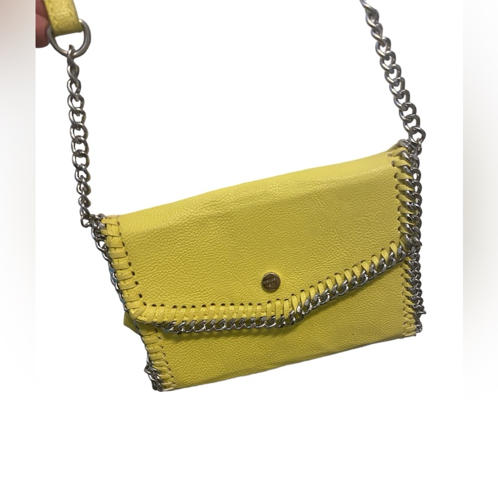 Madden Girl Gate Chain Crossbody Bag Cross-Body, Medium, Yellow